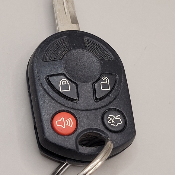 Ford 4-Button Remote Key Fob with Key Blank FCC ID CWTWB1U331 - Picture 2 of 3